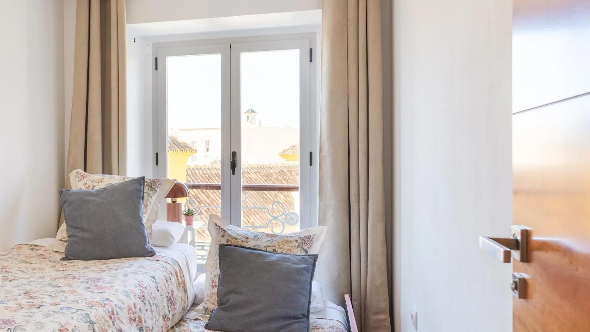 Balcon De La Catedral Apartment Malaga